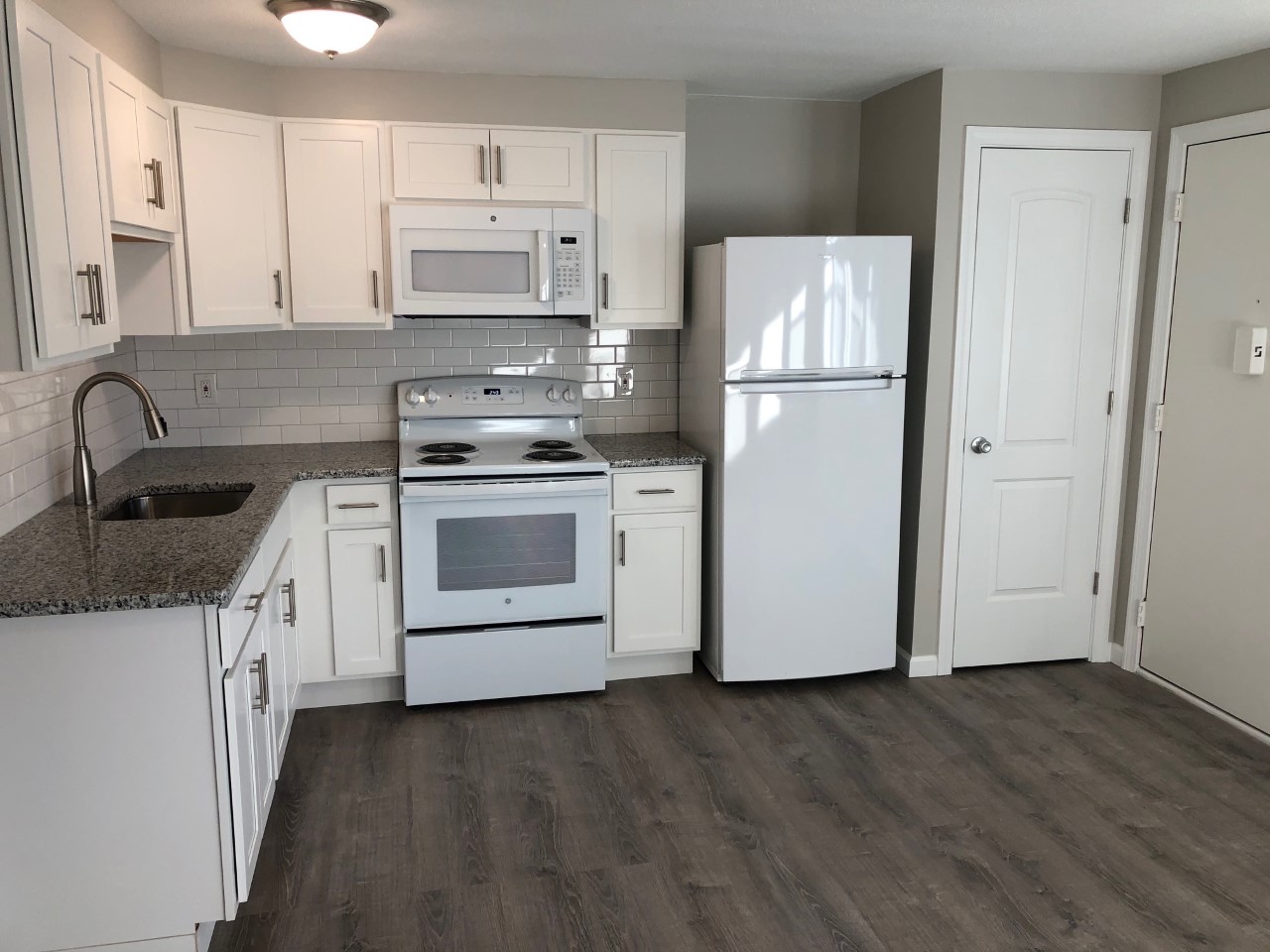 Crestwood Apartments photo 3